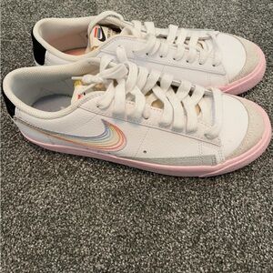Women’s Nike BeTrue sneakers size 7